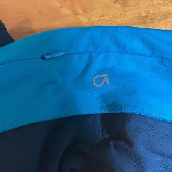 Gap Fit, athletic leggings, Capri, excellent condition, size medium ￼ - Picture 2 of 3